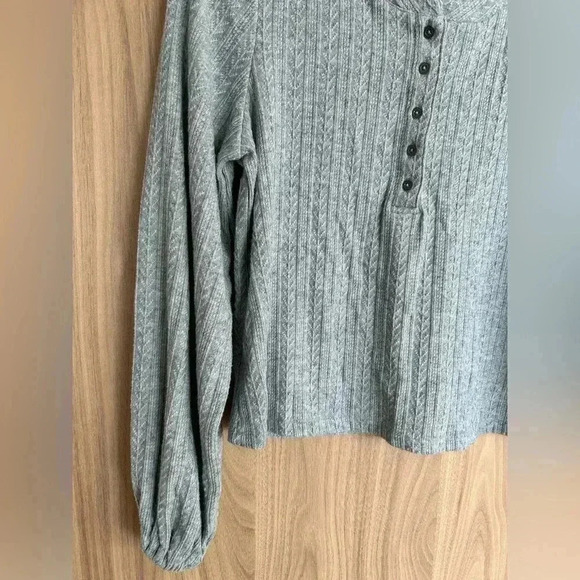 Candace Cameron Bure gray long sleeve top sweater like new XXS soft stretchy - Picture 2 of 6
